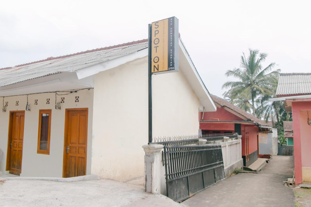 Ayu Homestay Syariah Sukabumi Eksteriør billede
